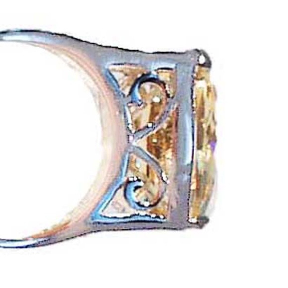 8 carat YELLOW CUBIC ZIRCONIA SOLITAIRE, STERLING SILVER, SIZE 6, HOLT RENFREW, - Picture 6 of 7